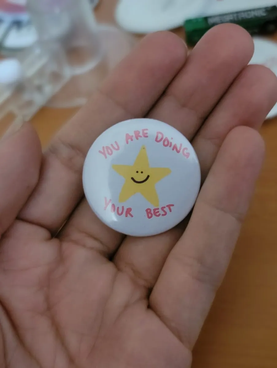 Pin metalico personalizado redondo 3.2cm diametro