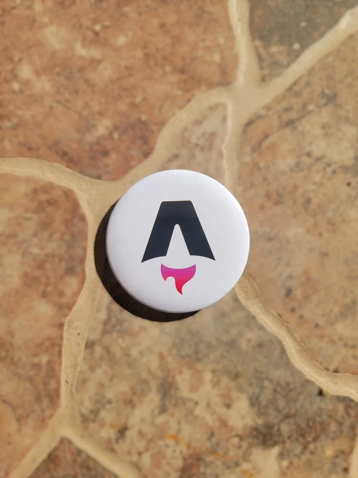 Pin metalico personalizado redondo 5.6cm diametro